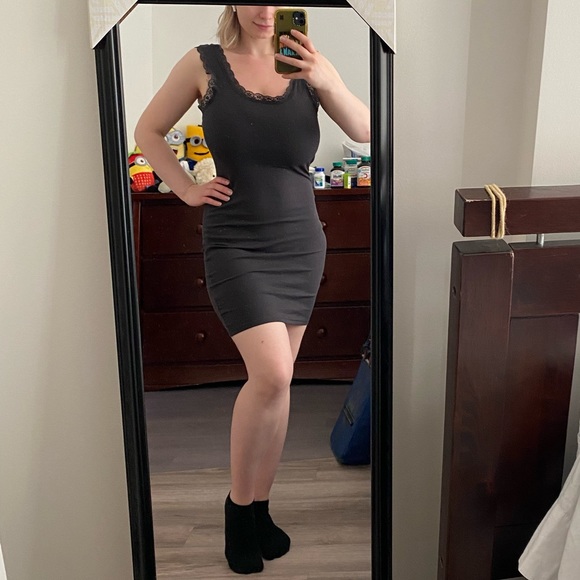 Lace-trimmed Ribbed Dress - Picture 4 of 6